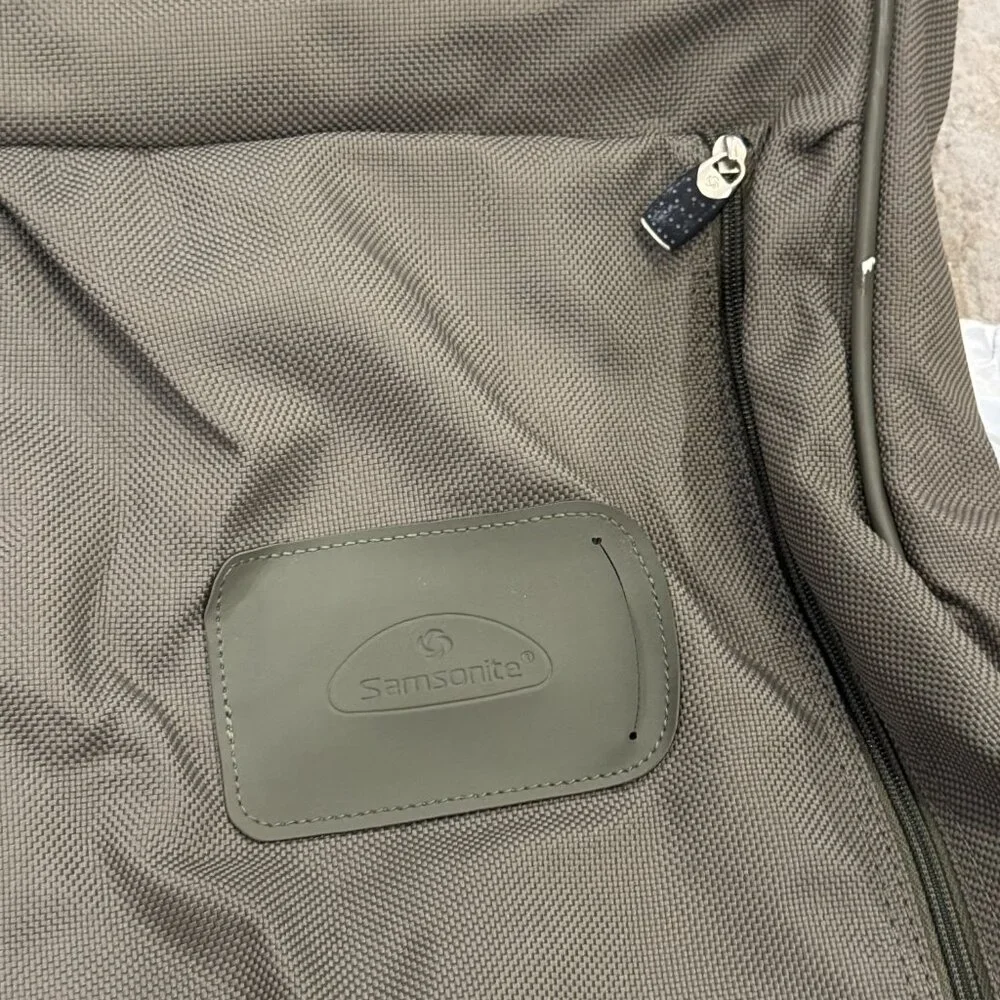 NEW Samsonite Aspire Lite Garment Bag Formal Clothes Suits Dresses Travel GREEN